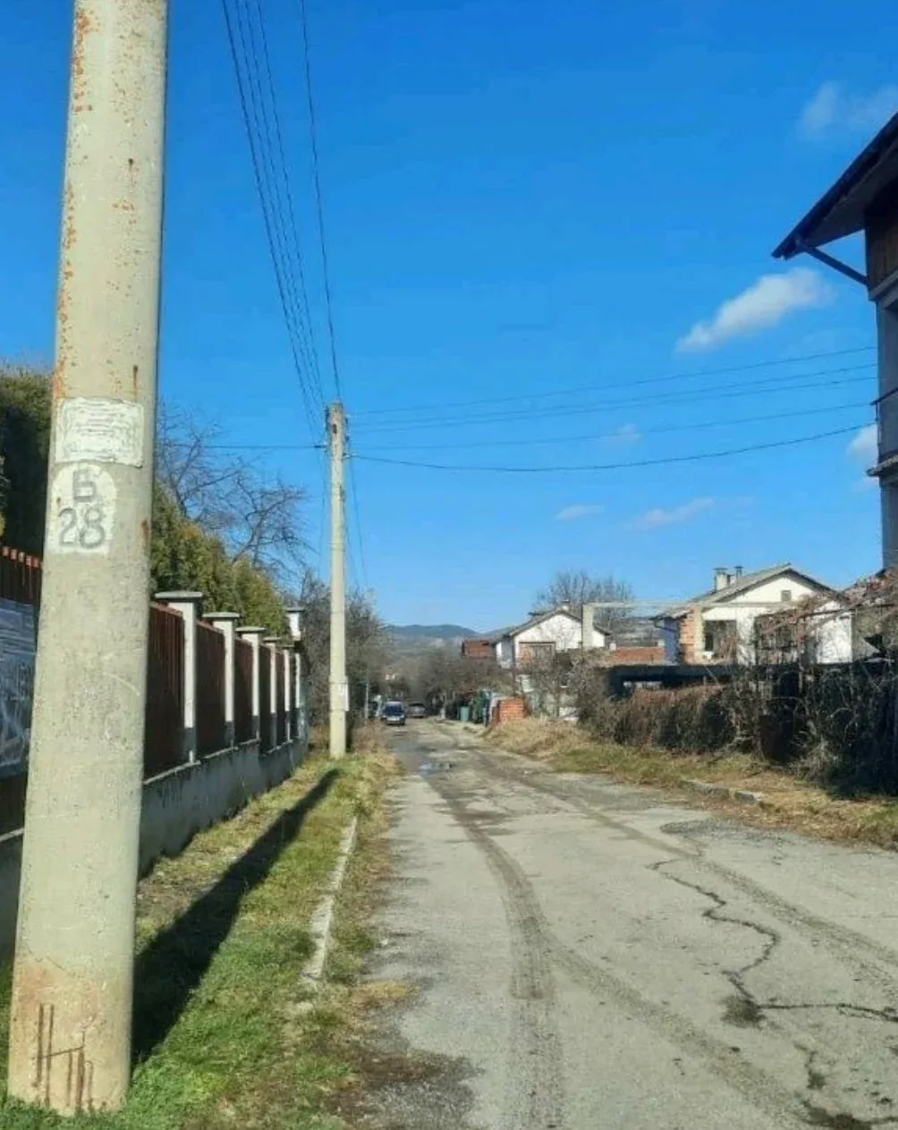 Продава се къща за ремонт — снимка 1